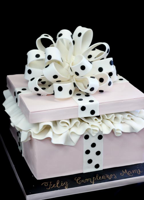 single_tier_cakes pink_leopard_gift_box